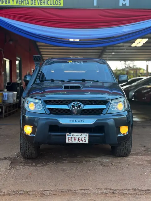 Toyota Hilux 3.0 en el predio
