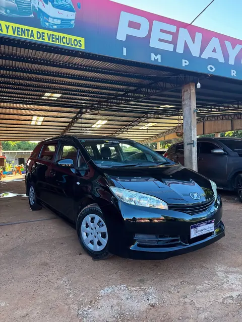Toyota Wish 2010 negro en el predio